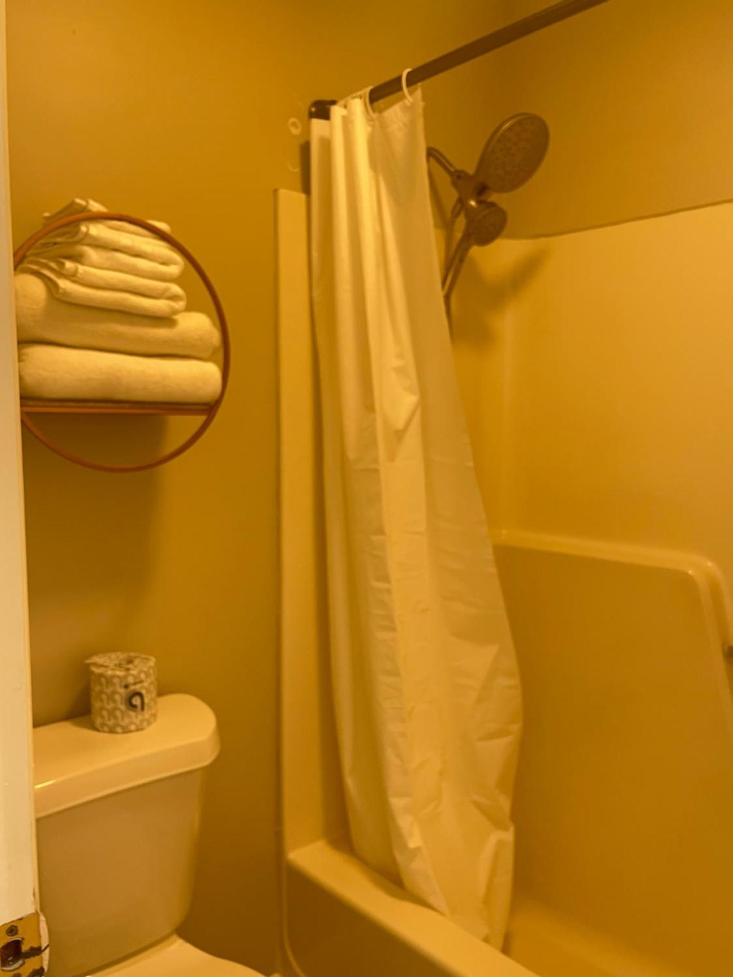 Hotel Lake Anna Glenora Екстер'єр фото