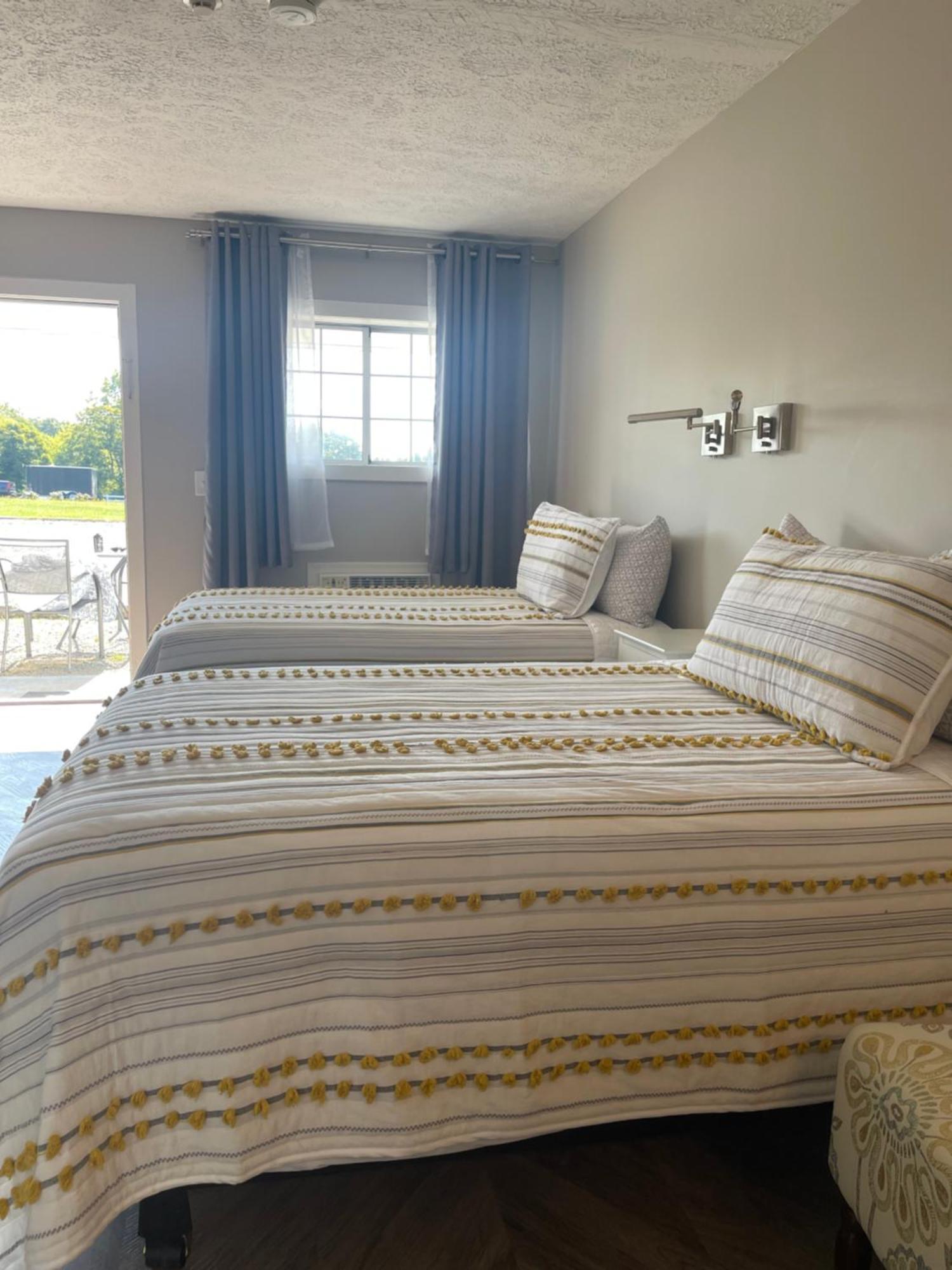 Hotel Lake Anna Glenora Екстер'єр фото